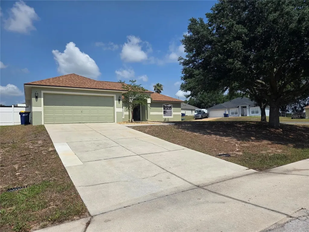8025 Cardinal Winds Lane Mascotte FL 34753