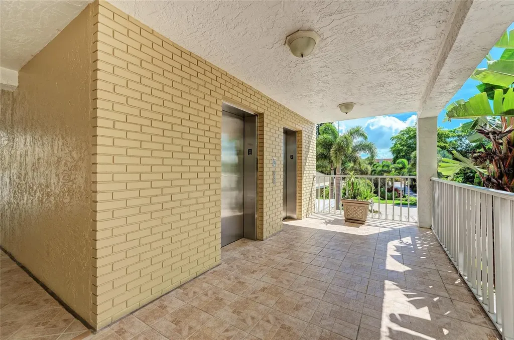 4825 Gulf Of Mexico Drive Longboat Key FL 34228