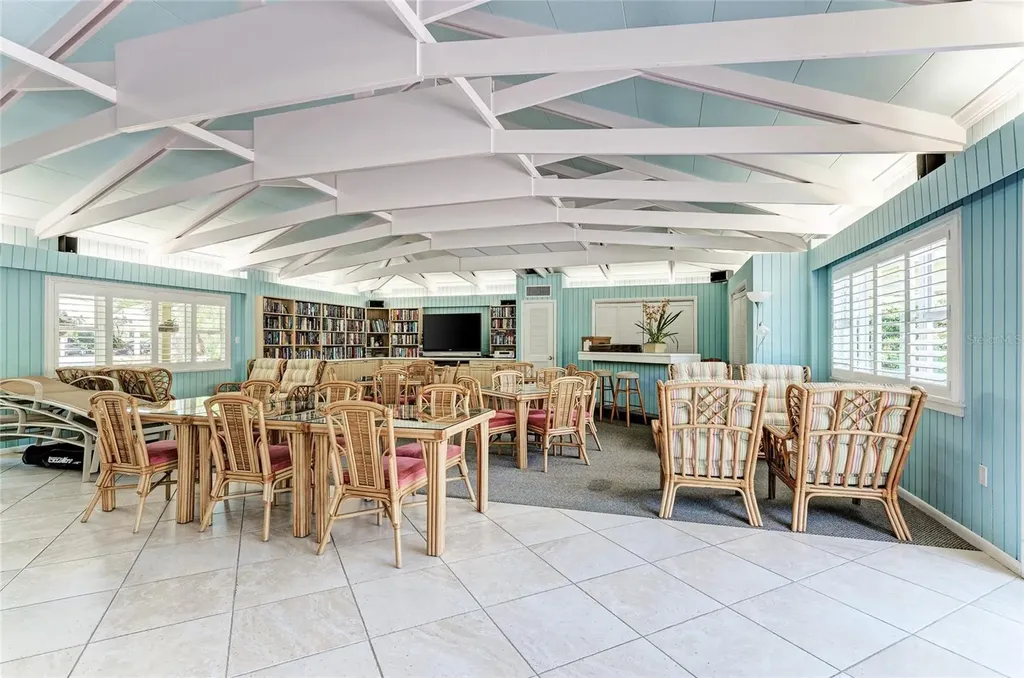 4825 Gulf Of Mexico Drive Longboat Key FL 34228