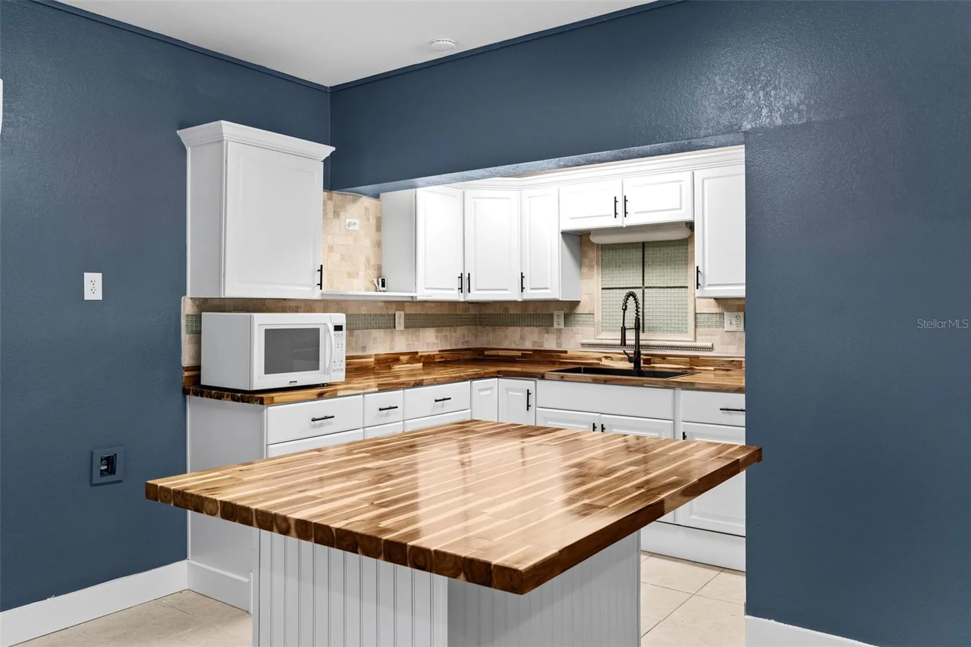 380 Wellington Avenue Oldsmar FL 34677