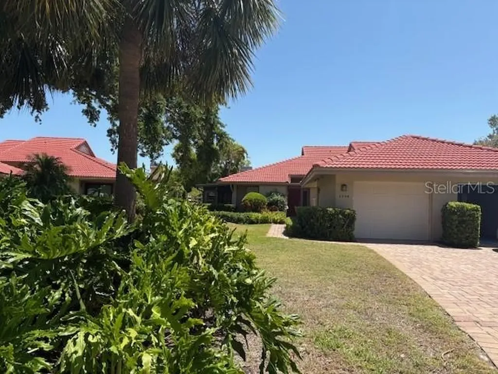 1716 Kestral Park Way S Sarasota FL 34231