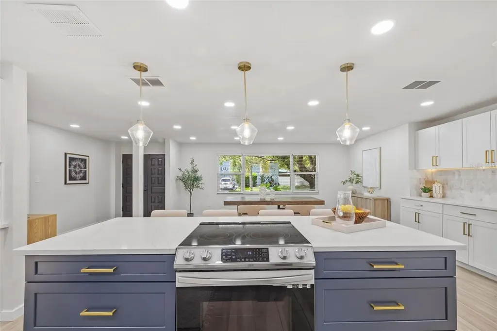 1905 Oro Court Clearwater FL 33764