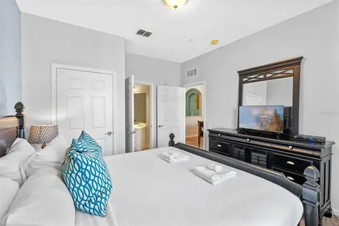 4862 Cayview Avenue Orlando FL 32819