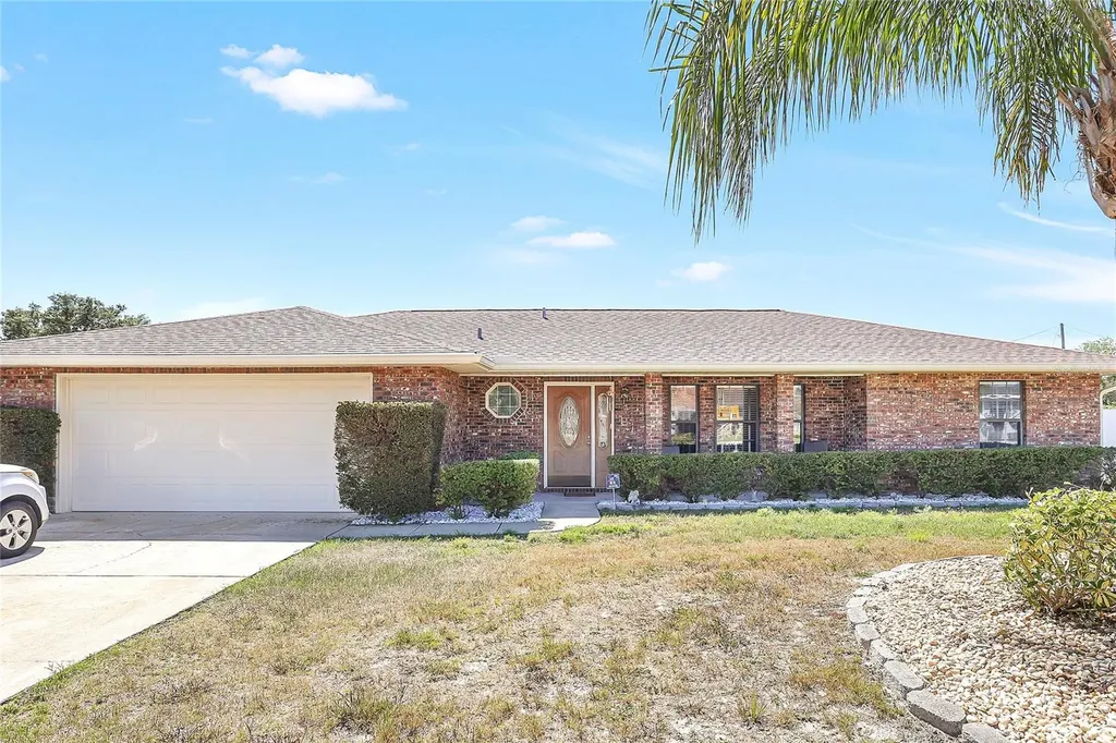 2102 E Atmore Circle Deltona FL 32725