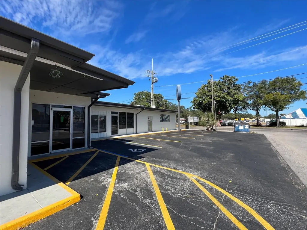 8610 N Suwanee Avenue Tampa FL 33604