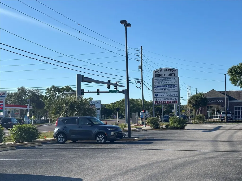 2855 Alt 19 Palm Harbor FL 34683