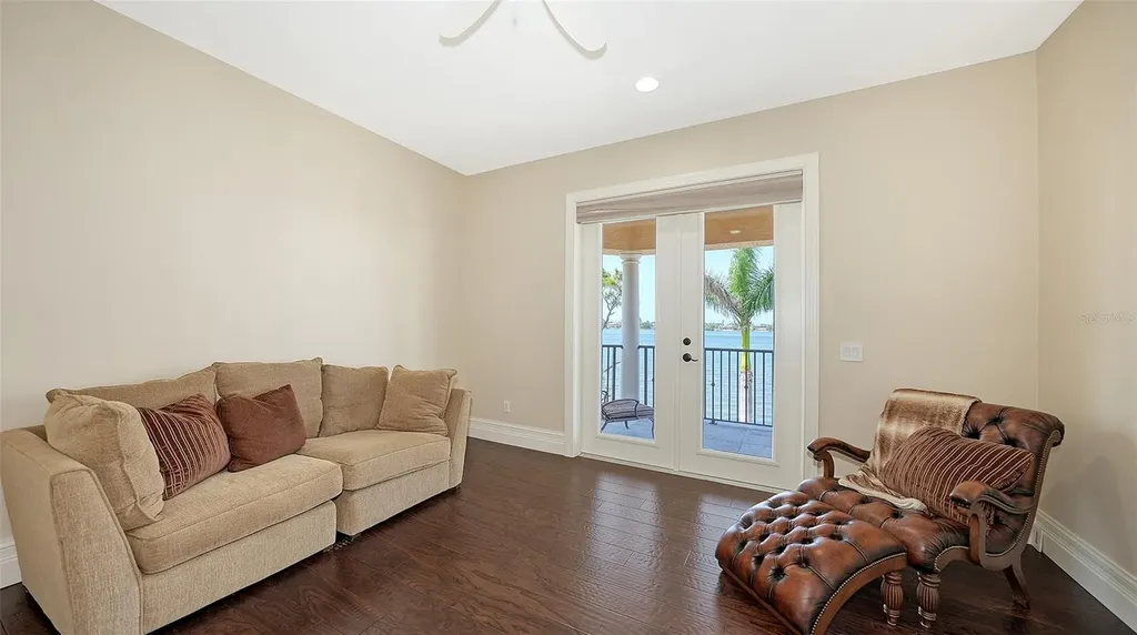 7342 Captain Kidd Avenue Sarasota FL 34231
