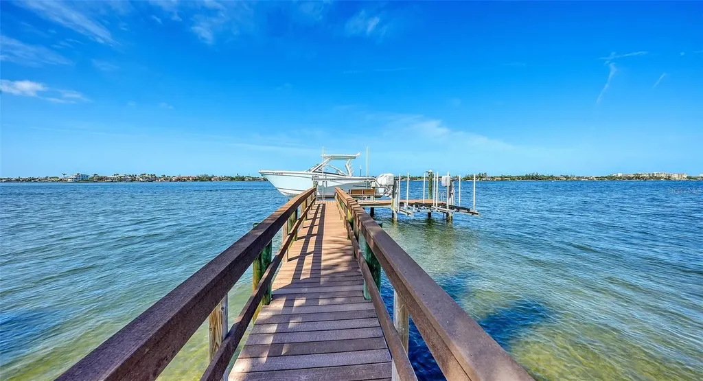 7342 Captain Kidd Avenue Sarasota FL 34231
