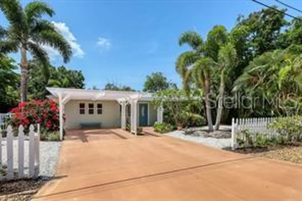 7860 Holiday Drive Sarasota FL 34231