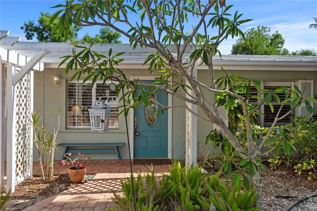 7860 Holiday Drive Sarasota FL 34231