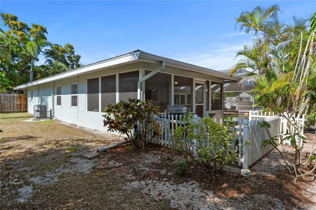 7860 Holiday Drive Sarasota FL 34231