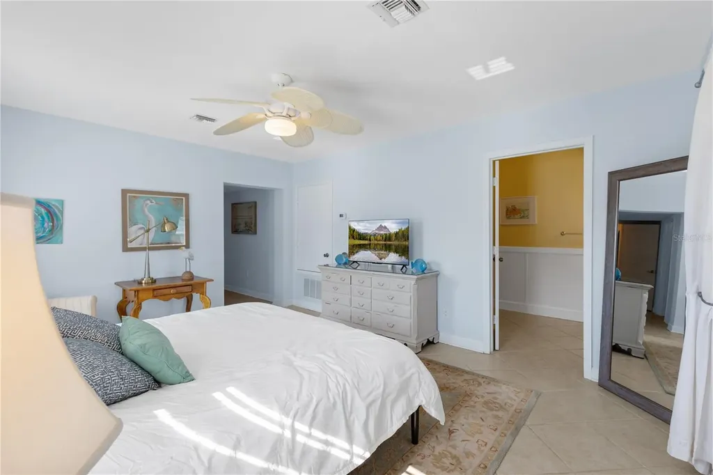 7860 Holiday Drive Sarasota FL 34231