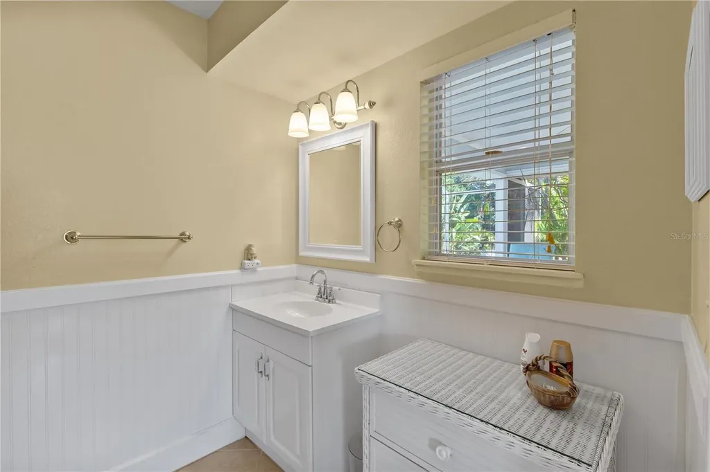 7860 Holiday Drive Sarasota FL 34231