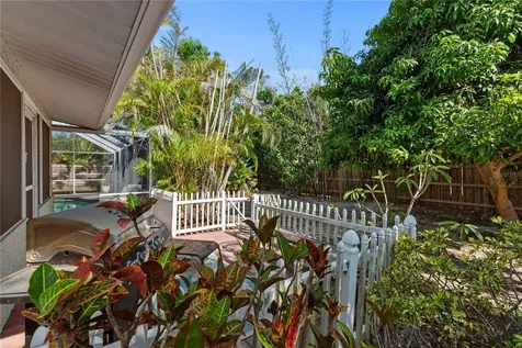 7860 Holiday Drive Sarasota FL 34231