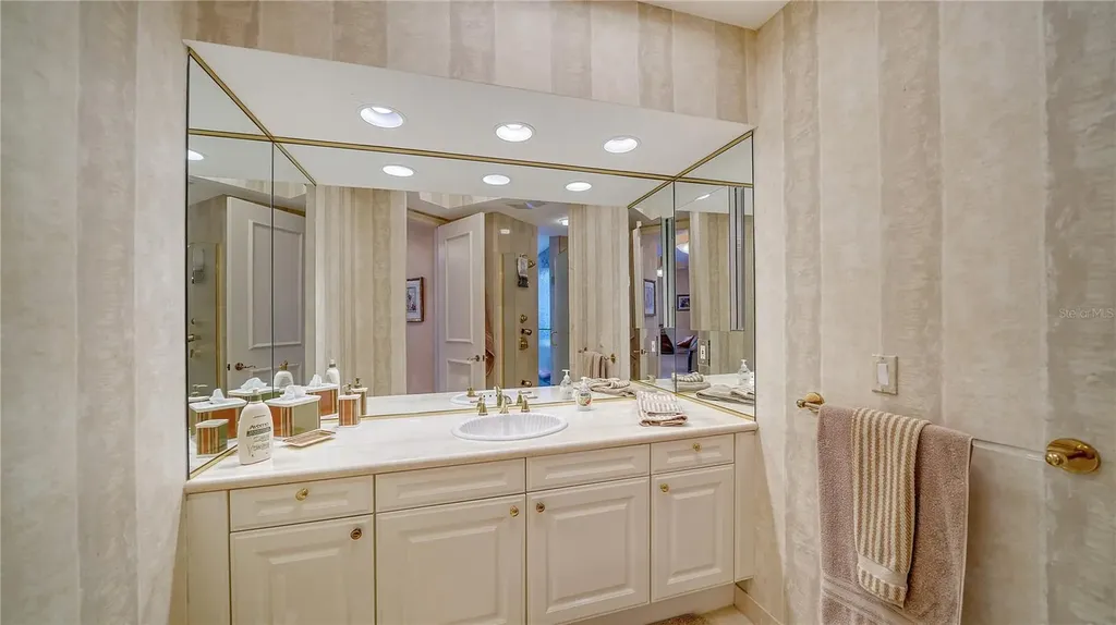 1241 Gulf Of Mexico Drive Longboat Key FL 34228