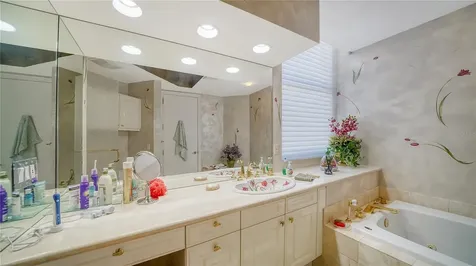 1241 Gulf Of Mexico Drive Longboat Key FL 34228