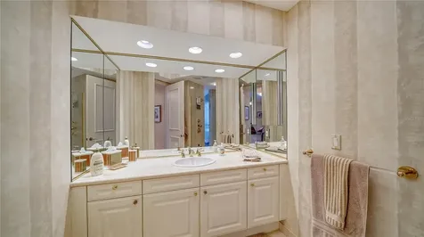 1241 Gulf Of Mexico Drive Longboat Key FL 34228