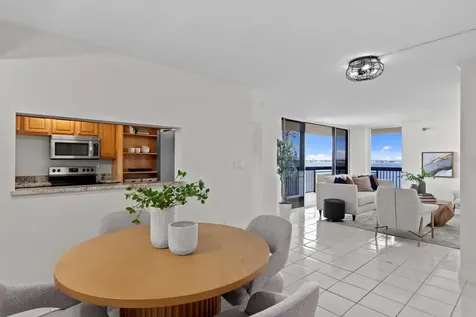 2413 Bayshore Boulevard Tampa FL 33629