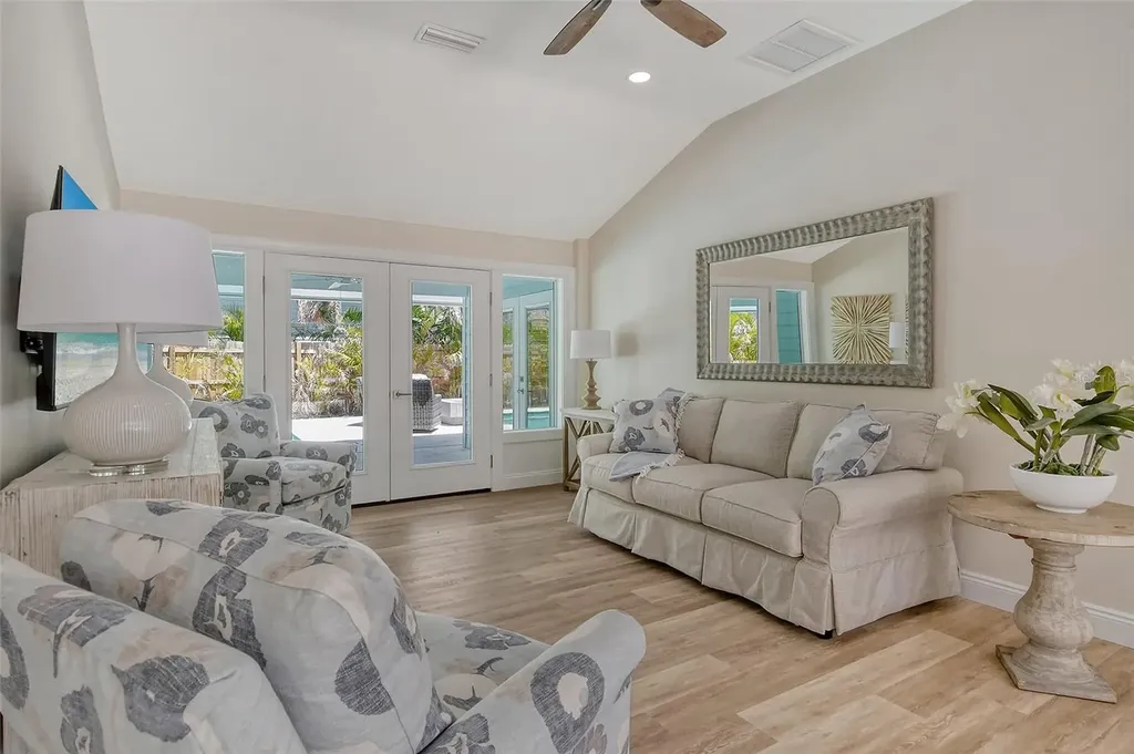 4852 Featherbed Lane Sarasota FL 34242