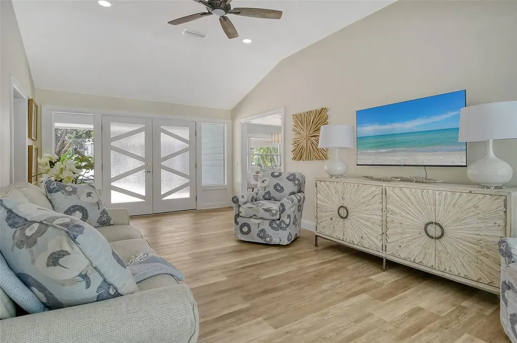 4852 Featherbed Lane Sarasota FL 34242