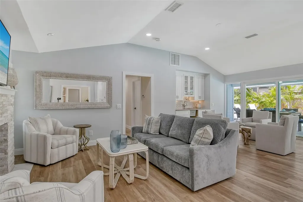 4852 Featherbed Lane Sarasota FL 34242