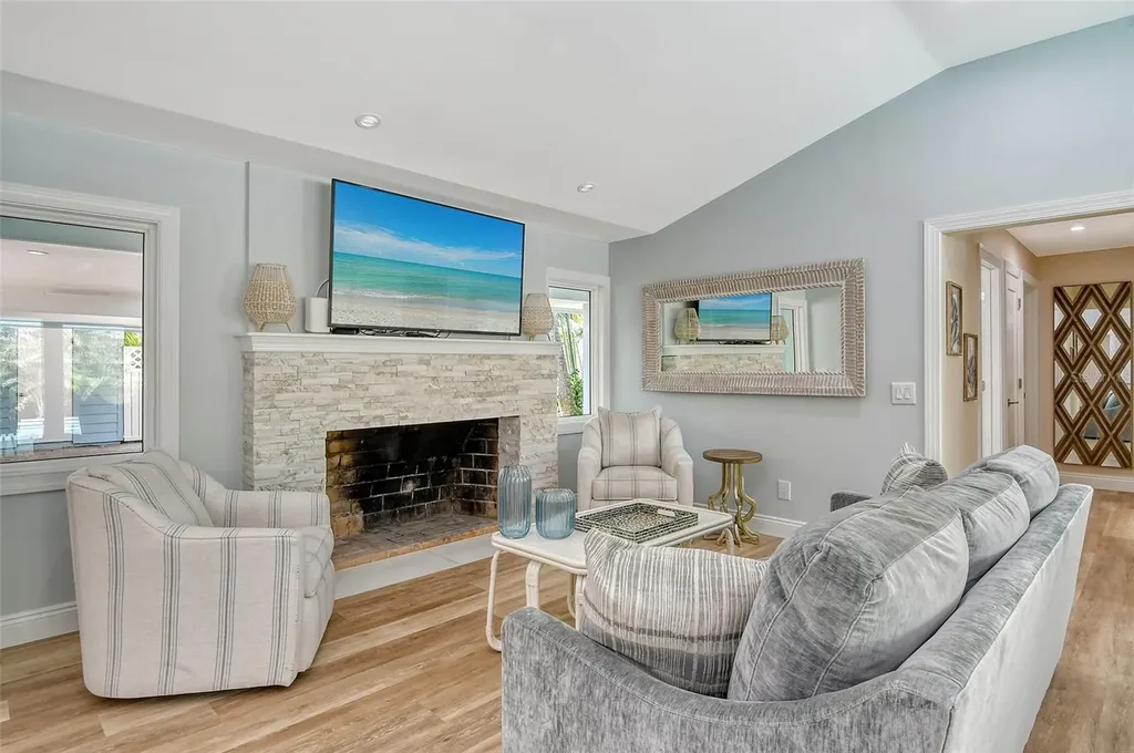 4852 Featherbed Lane Sarasota FL 34242