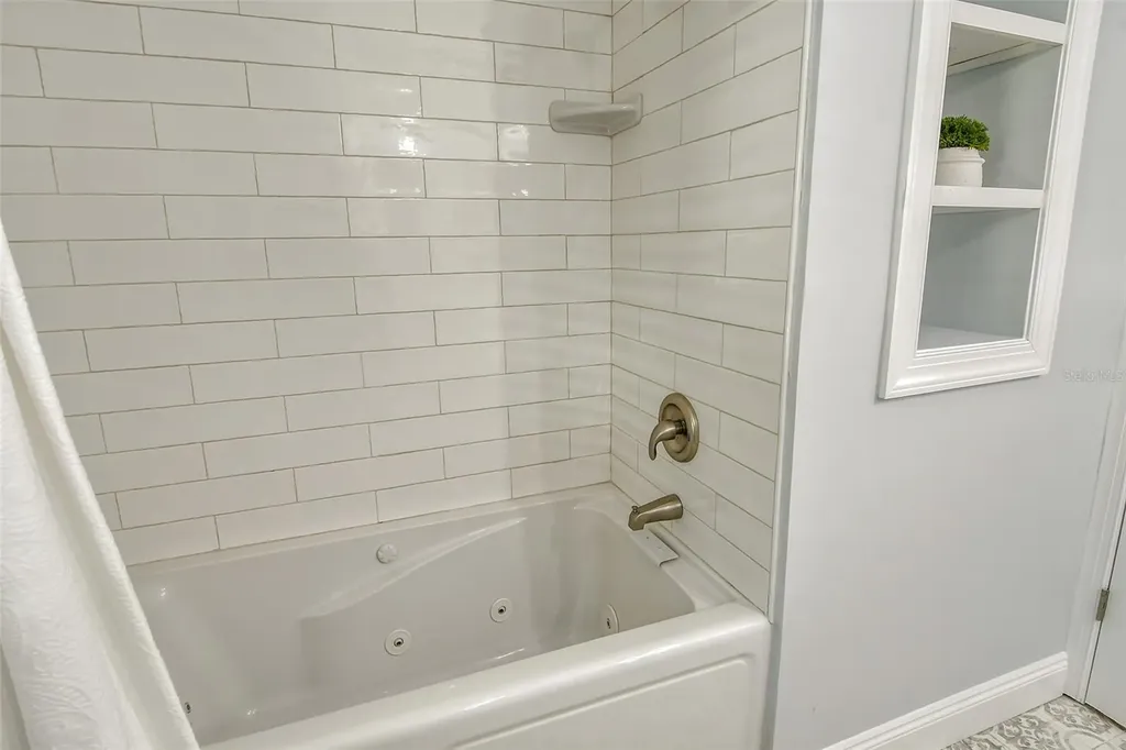 4852 Featherbed Lane Sarasota FL 34242