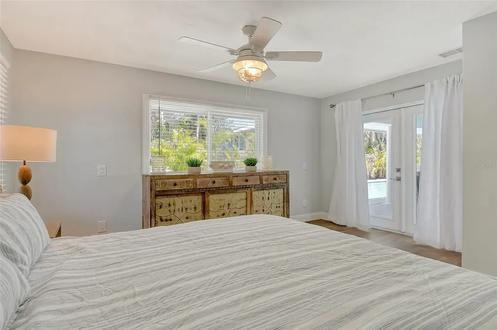 4852 Featherbed Lane Sarasota FL 34242