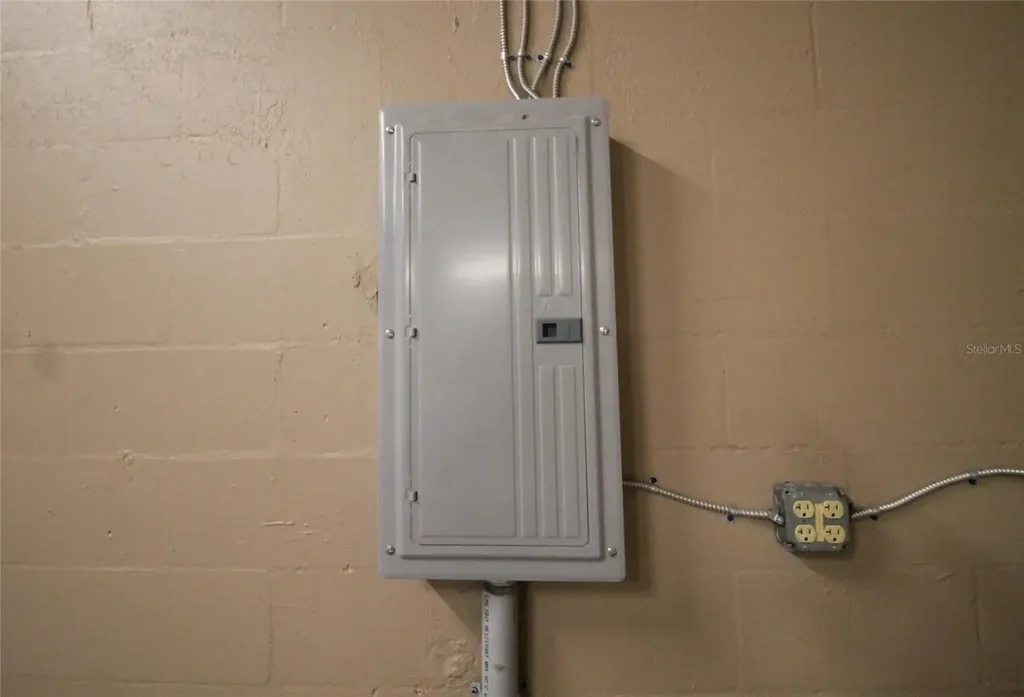 114 W Myers Boulevard Mascotte FL 34753