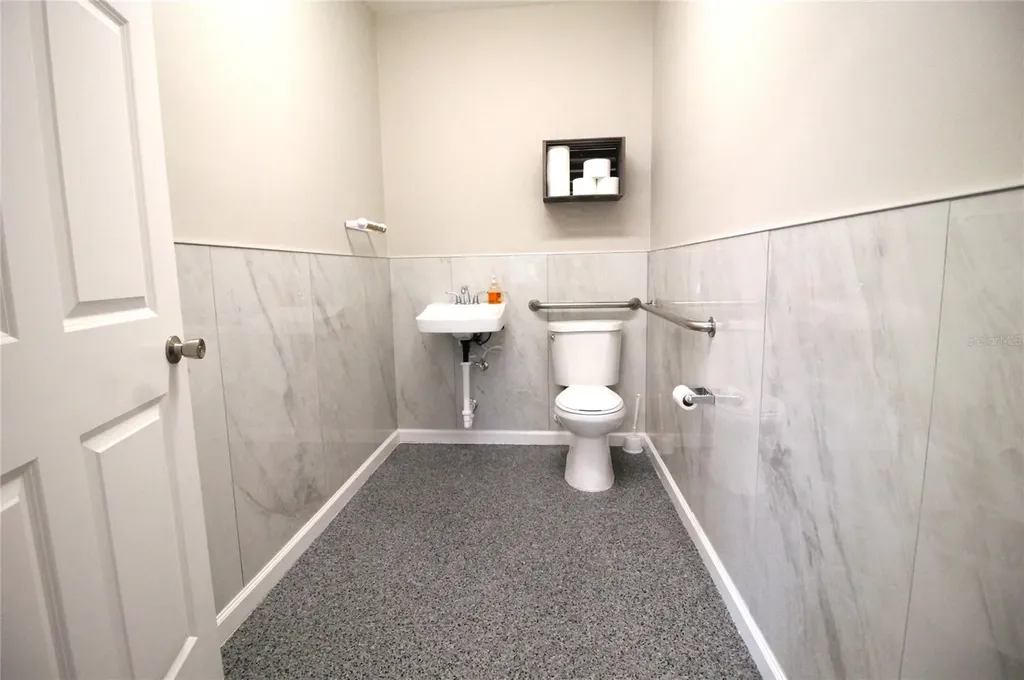 114 W Myers Boulevard Mascotte FL 34753