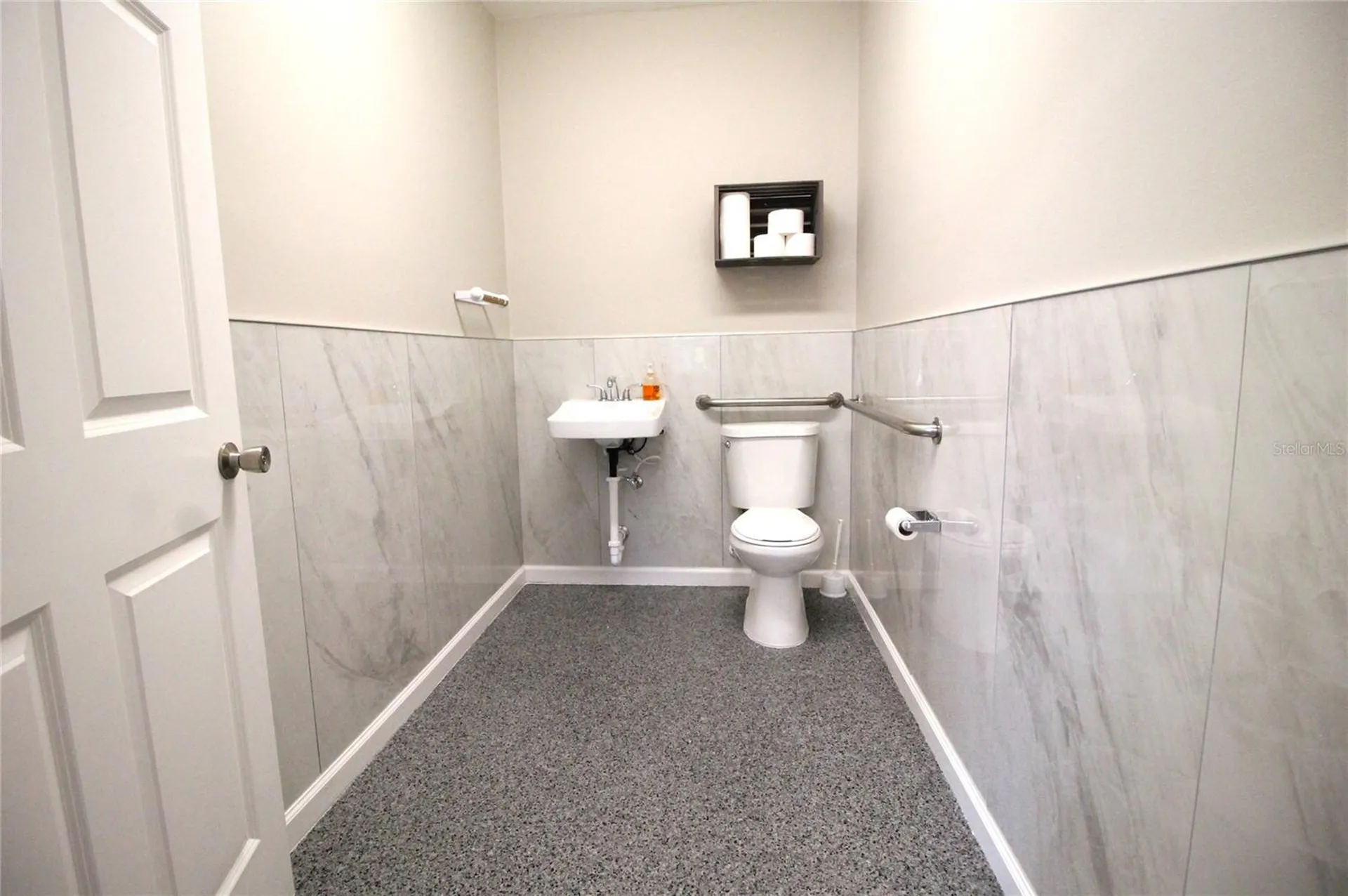 114 W Myers Boulevard Mascotte FL 34753