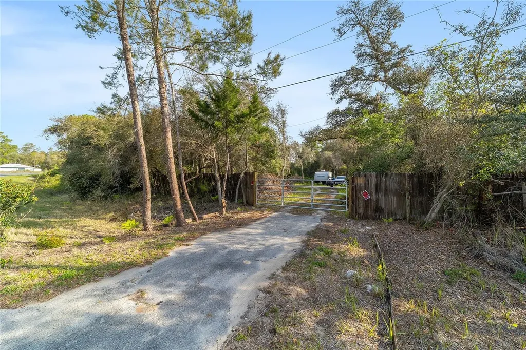 475 Fisher Road Ocklawaha FL 32179