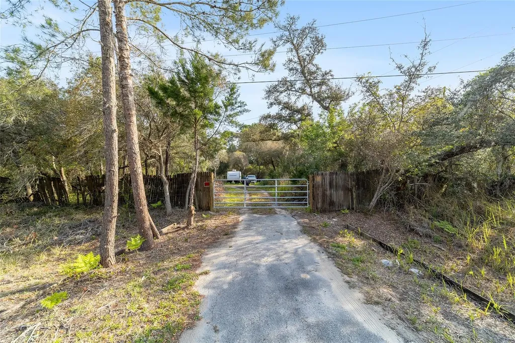 475 Fisher Road Ocklawaha FL 32179