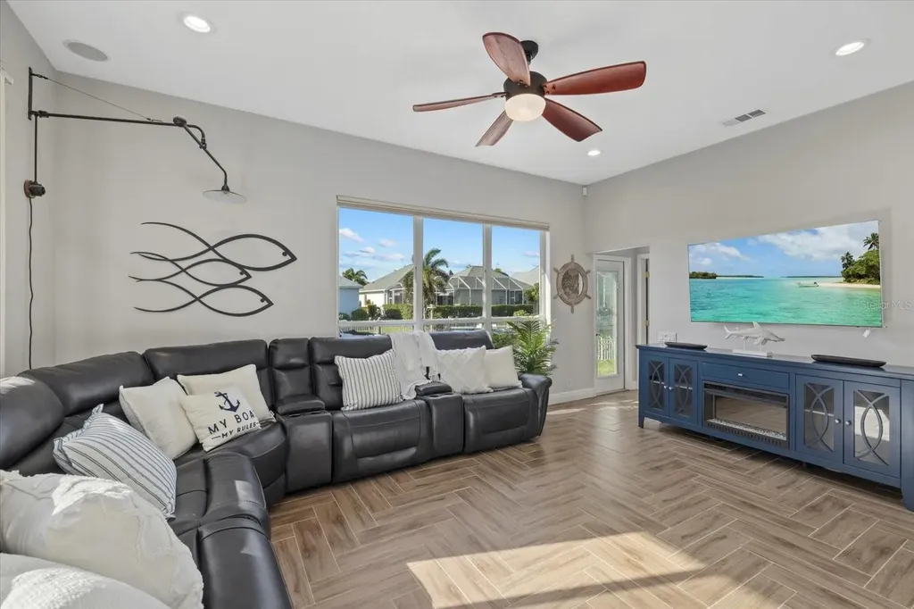 4715 Spinnaker Drive Bradenton FL 34208