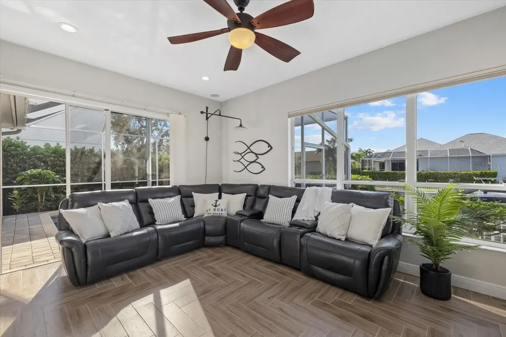 4715 Spinnaker Drive Bradenton FL 34208