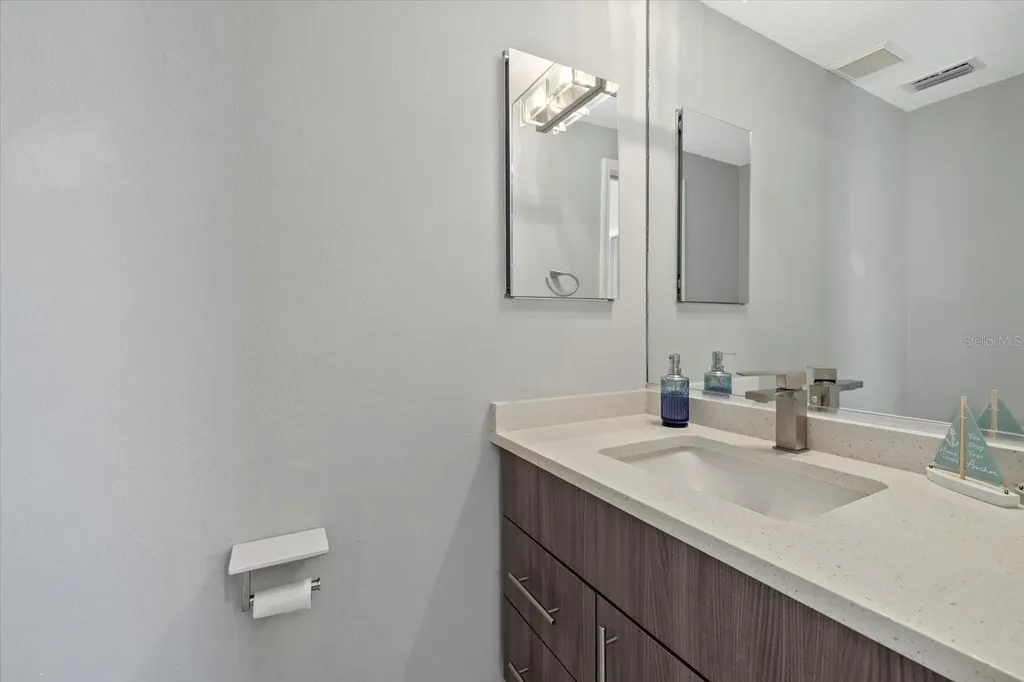 4715 Spinnaker Drive Bradenton FL 34208