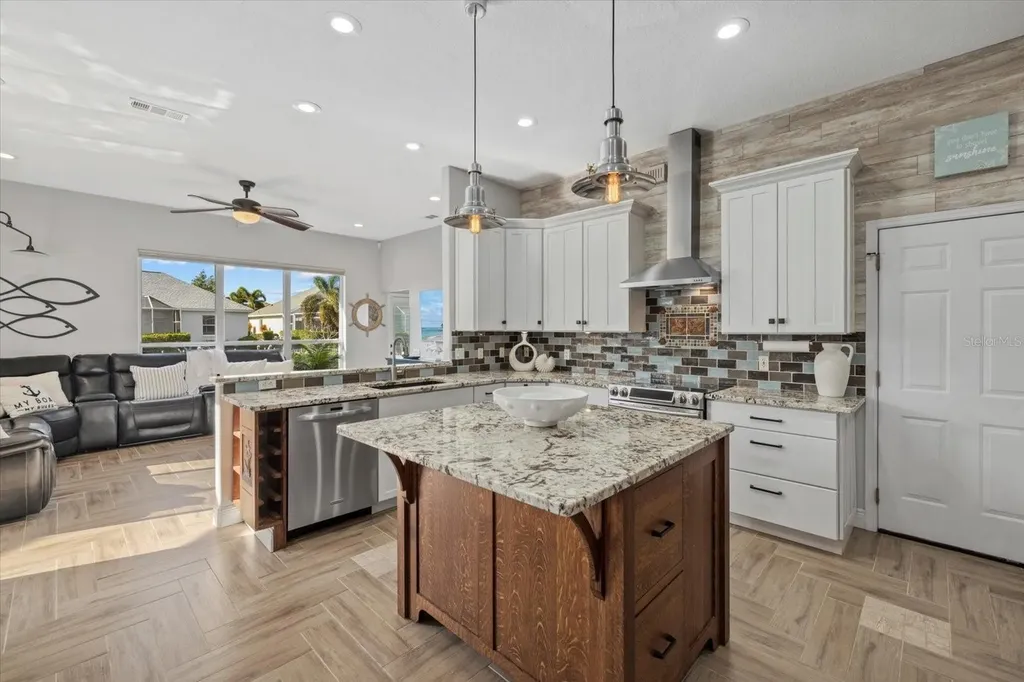4715 Spinnaker Drive Bradenton FL 34208