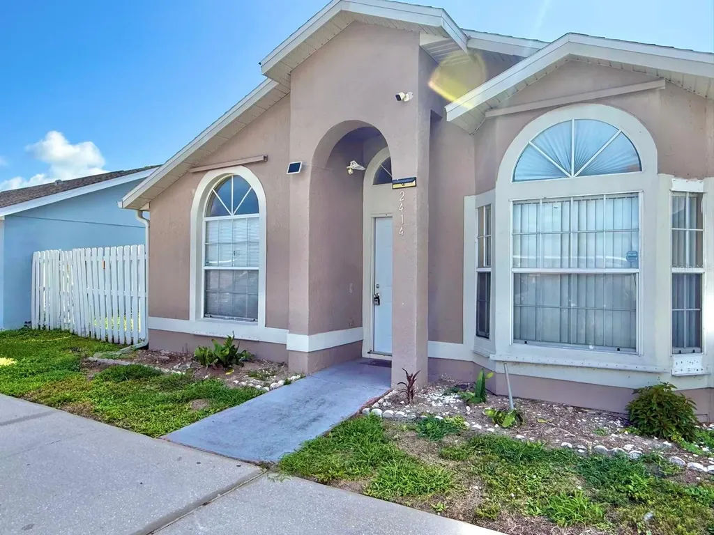 2414 Harbor Town Drive Kissimmee FL 34744