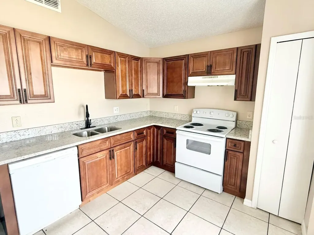 2414 Harbor Town Drive Kissimmee FL 34744