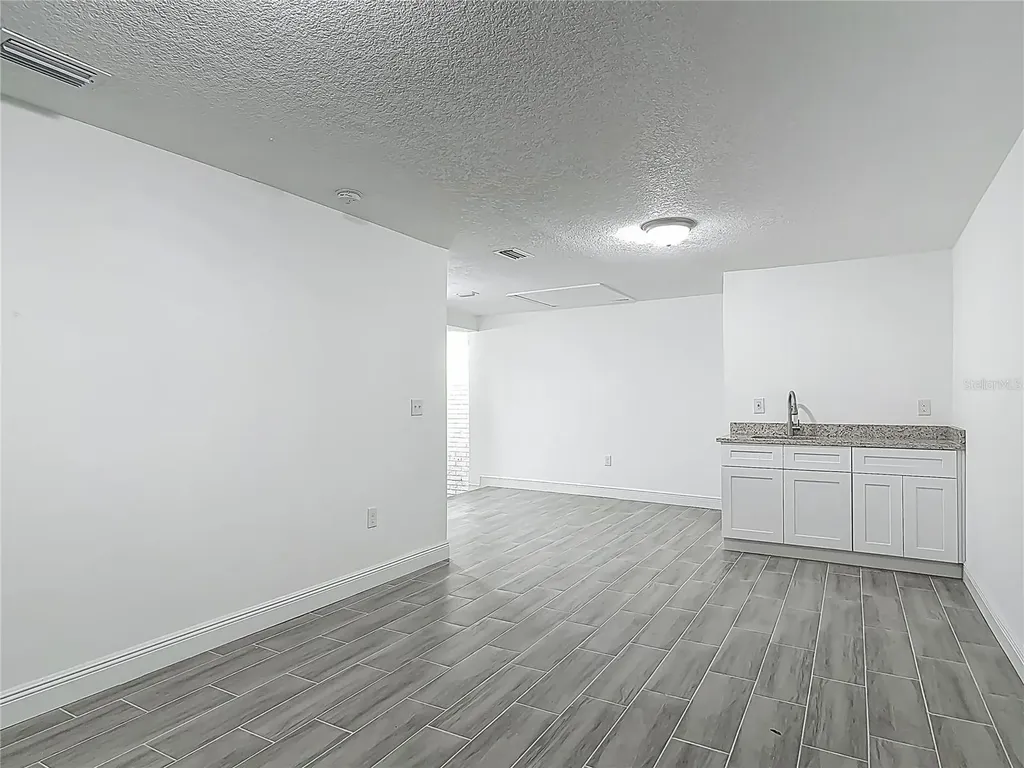 547 N Ridgewood Avenue Daytona Beach FL 32114