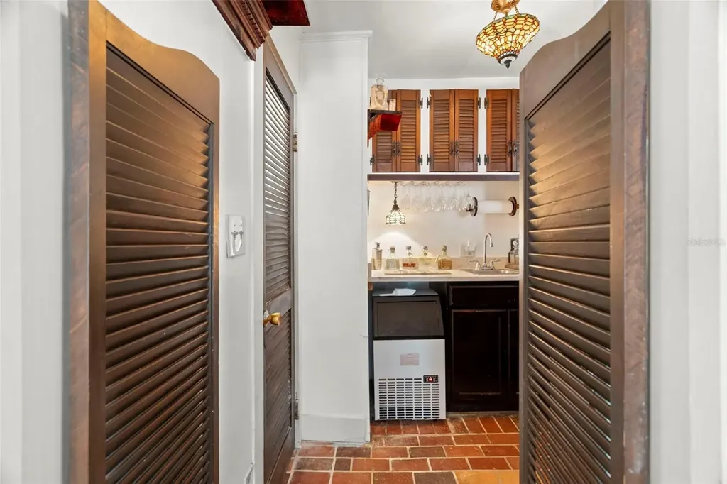 806 Narcissus Avenue Clearwater Beach FL 33767