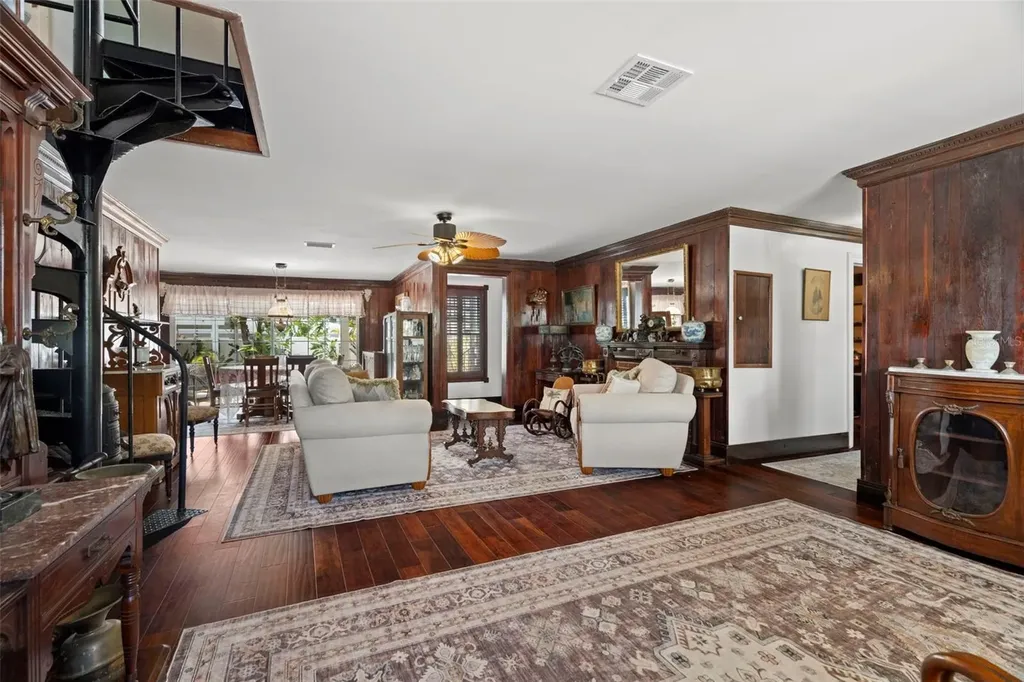 806 Narcissus Avenue Clearwater Beach FL 33767