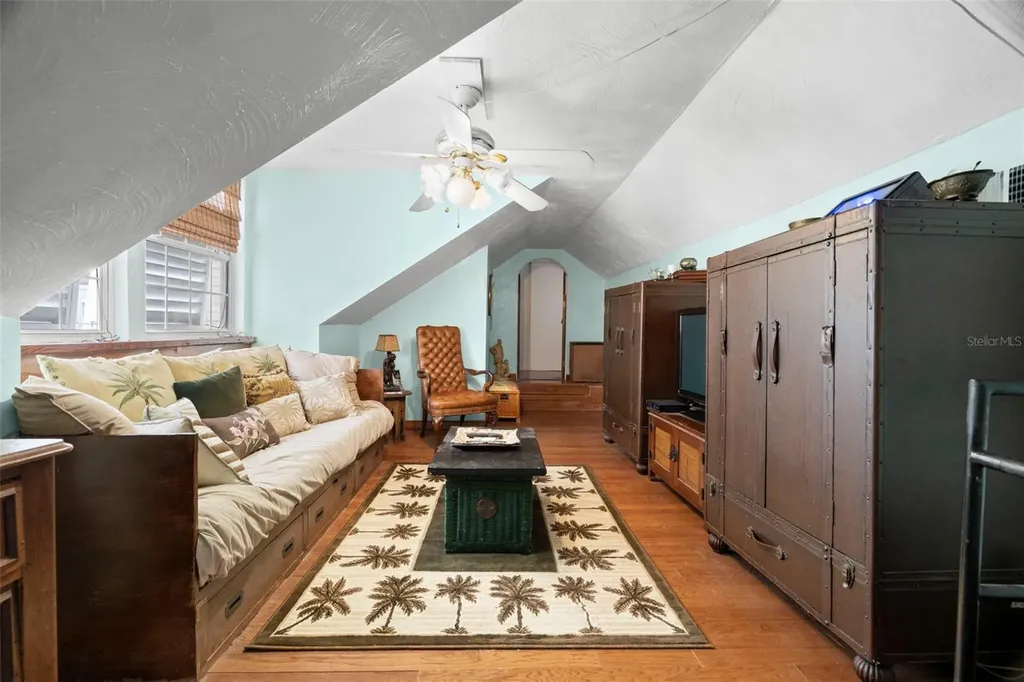 806 Narcissus Avenue Clearwater Beach FL 33767