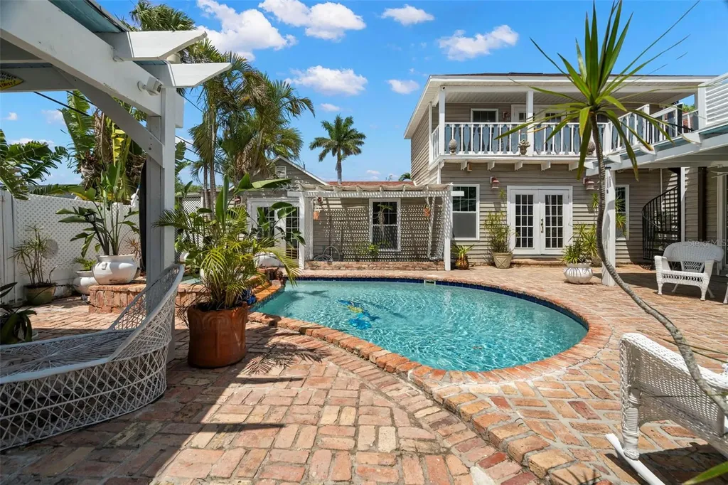 806 Narcissus Avenue Clearwater Beach FL 33767
