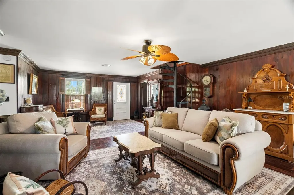 806 Narcissus Avenue Clearwater Beach FL 33767