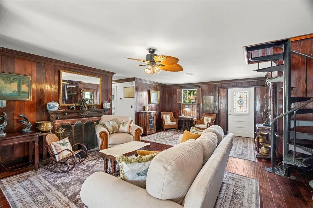 806 Narcissus Avenue Clearwater Beach FL 33767