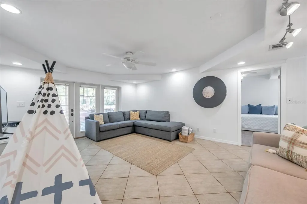 1261 12th Court SW Largo FL 33770