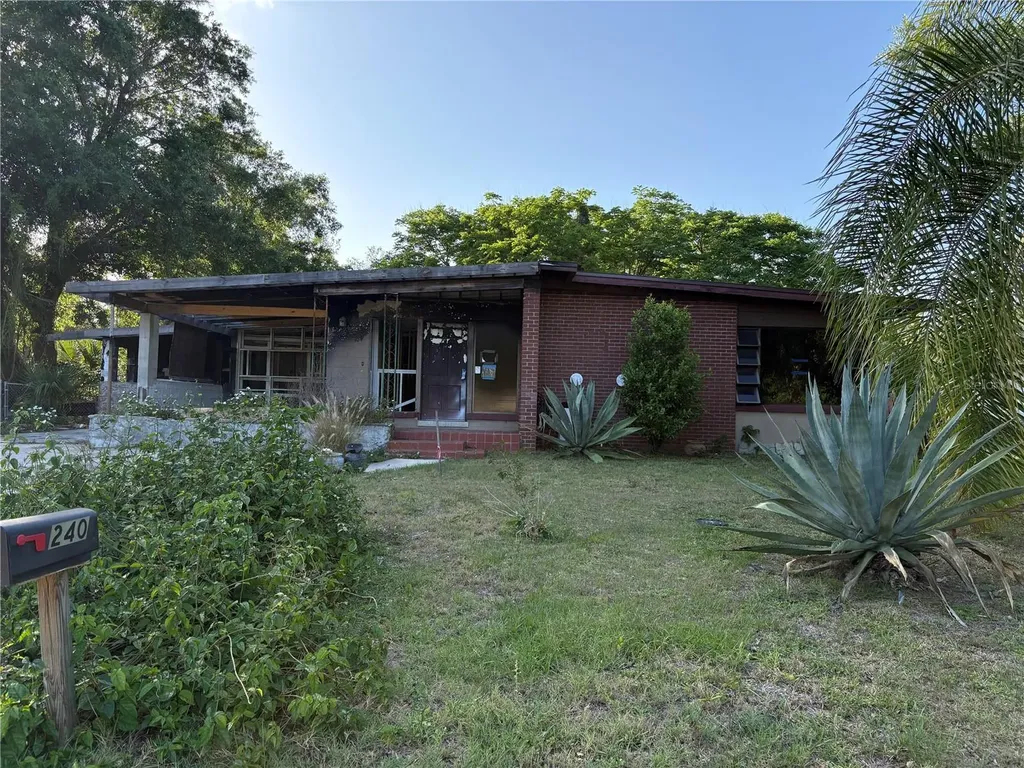 240 Valencia Court Deland FL 32724
