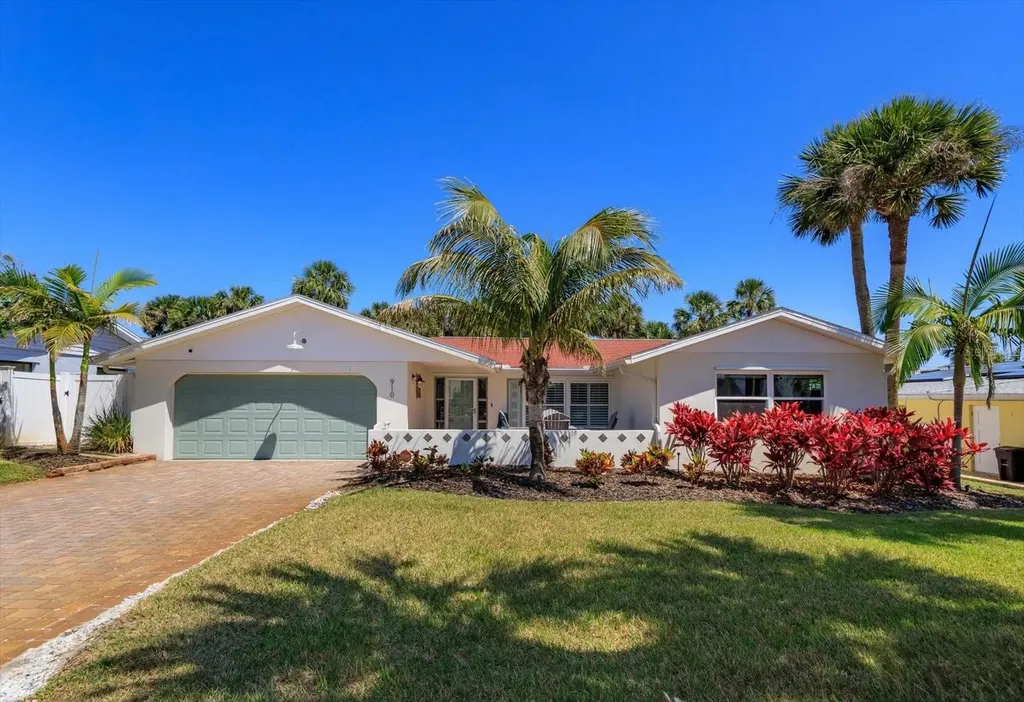 910 Locust Street New Smyrna Beach FL 32169