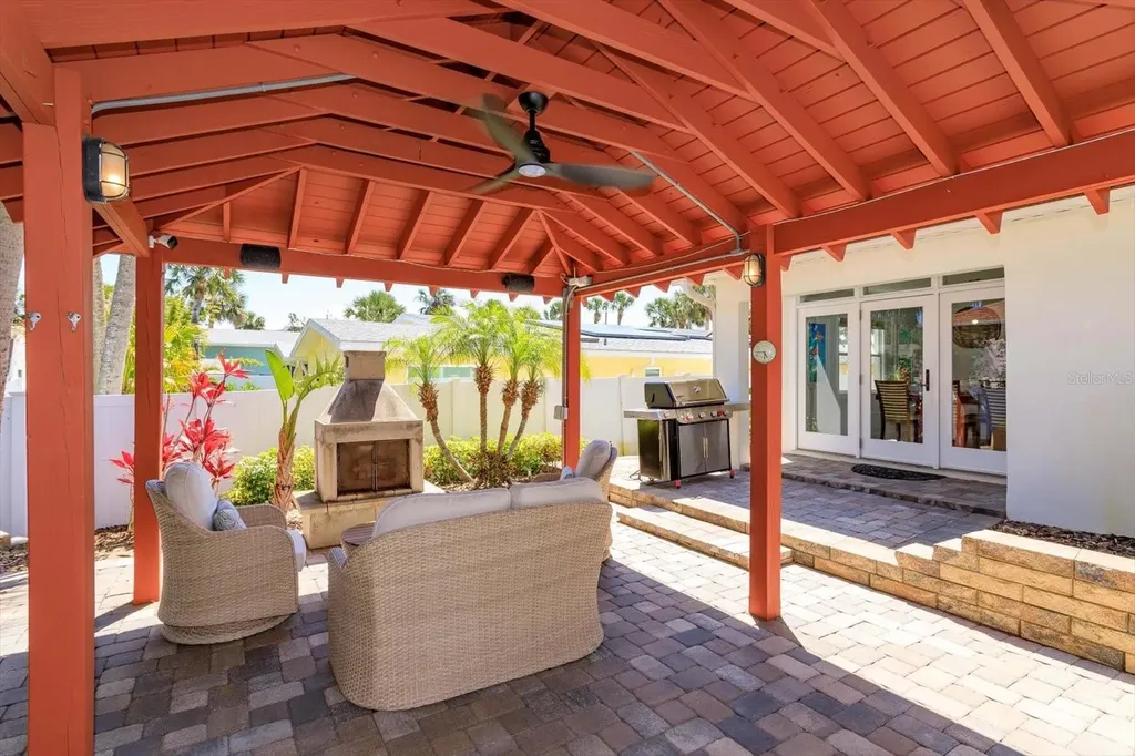 910 Locust Street New Smyrna Beach FL 32169